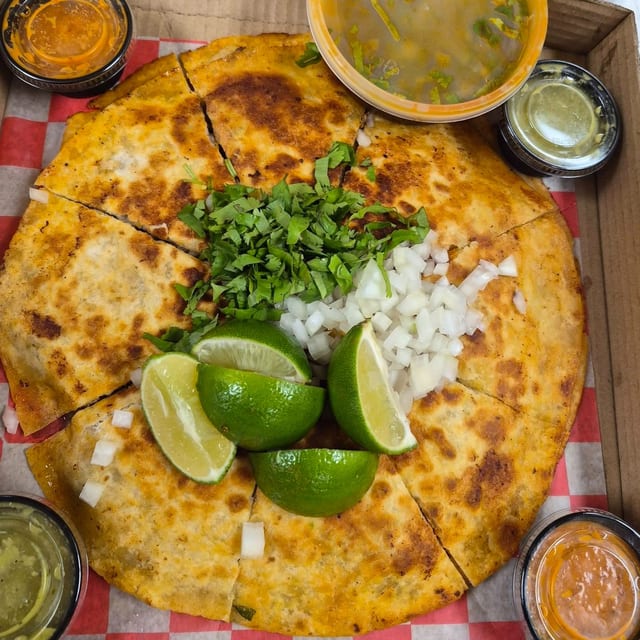 Pizza Birria.